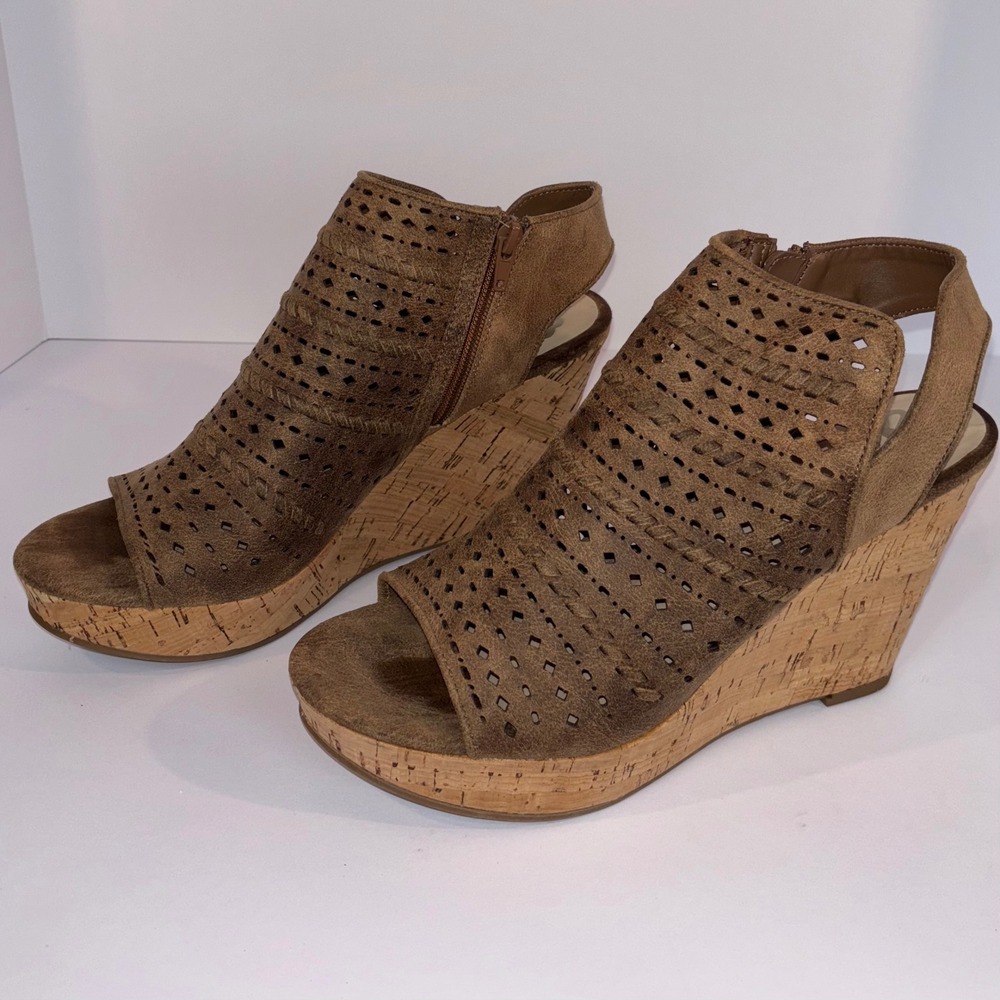 Fergalicious Kortey Wedge Sandal Brown Faux Suede Peep Toe Zip Up Women's US 11